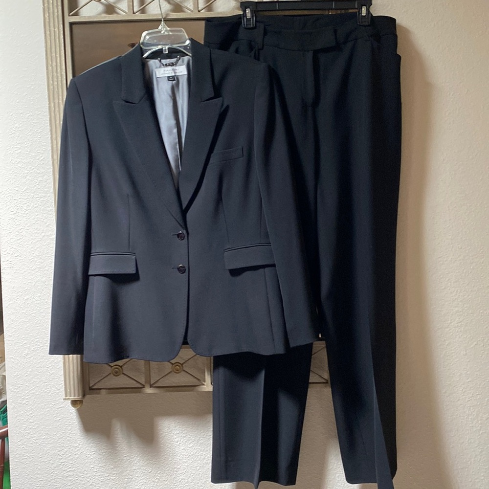 Tahari Pant Suit